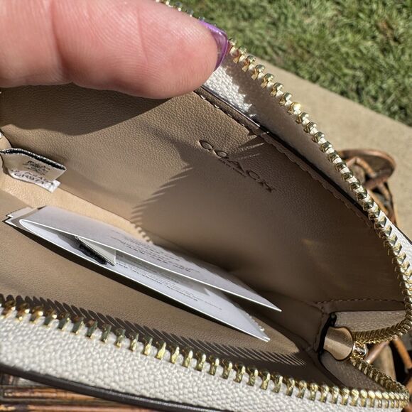 NWT coach Zip Card Case In Signature Floral Canvas With Heart Print CR971 - Picture 5 of 9